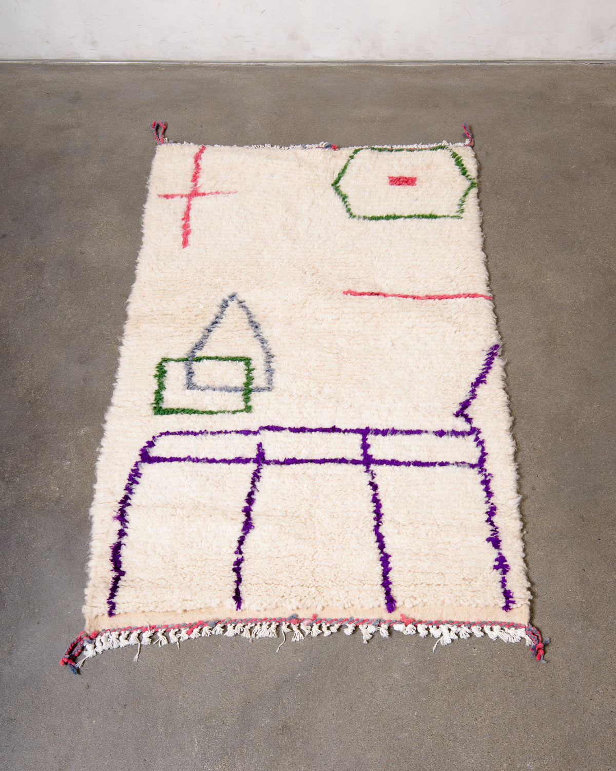Modern designer handcrafted Berber rug from Morocco. Azilal rug with beautiful colours and patterns. Made of sheep’s wool and colourful cotton.